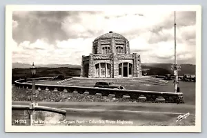 RPPC Vista House Crown Point Columbia River Classic Car Sawyers VINTAGE Postcard - Picture 1 of 2