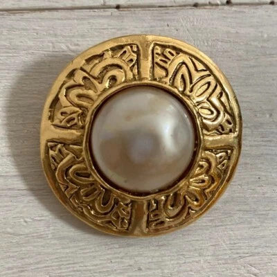 Pendientes Chanel Chanel perla falsa una oreja 1.1*1.1 pulgadas Foto 1 de 4