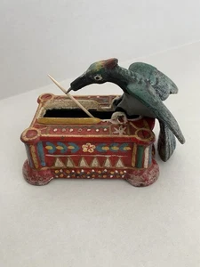 Antiguo agarrador de palillos de dientes de hierro fundido para colibrí - Imagen 1 de 8