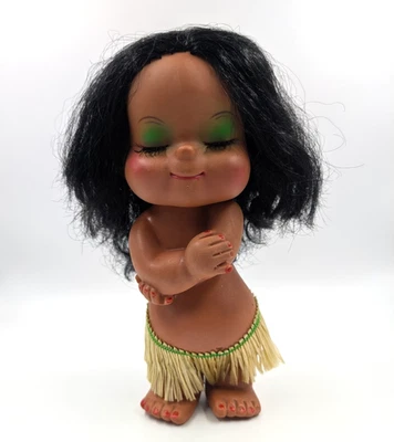 Linda muñeca de vinilo de goma de 9” de colección años 70 hawaiana Hula Girl falda ojos cerrados Foto 1 de 4