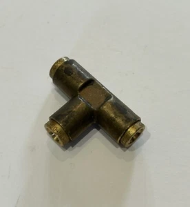 Tee Adaptor DAF RAK 1836 NSN 4730-99-325-1931 - Picture 1 of 1