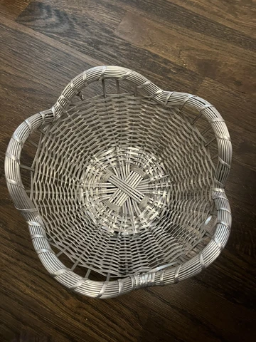 Vintage Aluminum Woven Basket With Scalloped Edging 9 x 5 Cover