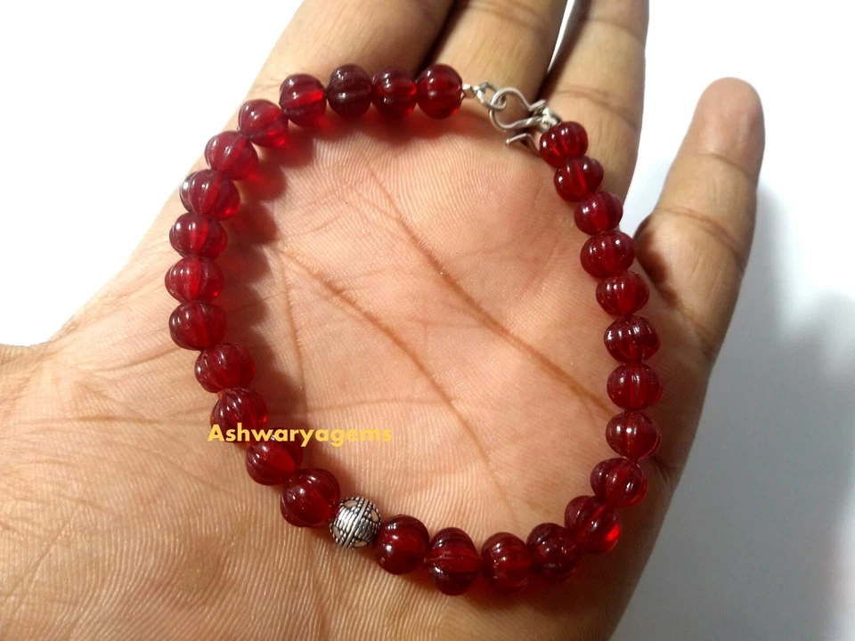 Pulsera colgante de metal con cuentas talladas en sandía color rubí creada en laboratorio 7" Foto 1 de 4