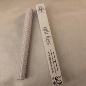 KVD Beauty Epic Kiss Nourishing Vegan Butter Lipstick Shade Role Breaker 190 NIB - Picture 1 of 12