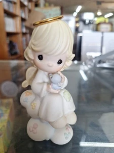 Precious Moments ‘A Loving Heart Is Forever’ 2005 - Picture 1 of 5