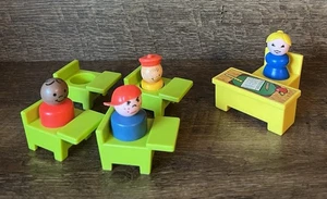 De colección Fisher Price Little People Escuela Casa Escritorios Niños y Maestros Lindo Algo de Uso - Imagen 1 de 7