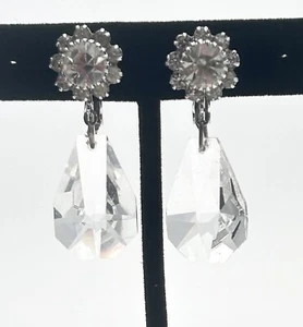 PENDIENTES COLGANTES DE COLECCIÓN LES BERNARD CORTE A MANO CRISTAL TRANSPARENTE ESTRÁS FIRMADOS - Imagen 1 de 6