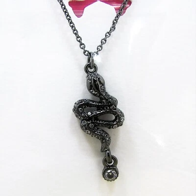 Collar Betsey Johnson Salvaje en Corazón Cristal Pavé Serpiente Colgante Tono Hematita Foto 1 de 4