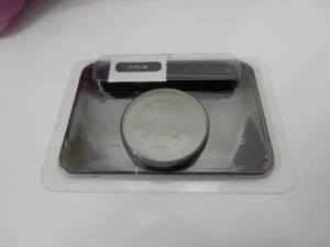 ELIZABETH ARDEN FLINT EYESHADOW REFILL NIB .05 OZ. GREY/GREEN - Picture 1 of 3