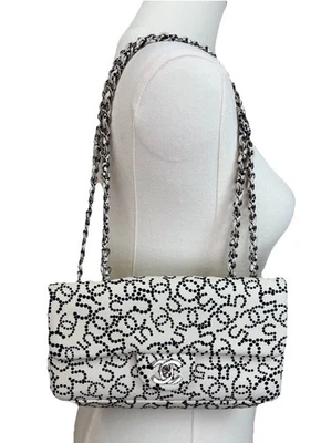 BOLSO CHANEL BY KARL LAGERFELD AÑOS 2000 EDICIÓN LIMITADA LONA PEQUEÑO LOGOTIPO SOLAPA Foto 1 de 4