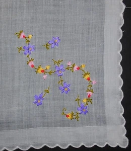 Vintage Handkerchief Cotton  Scalloped Edge Embroidered Flowers Corner VGC - Picture 1 of 2