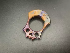 WKRMN Resin Bonehead SFK Primo prototipo unico apribottiglie EDC - Foto 1 di 6