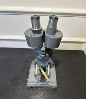 Microscopio estéreo vintage Bausch & Lomb B&L 10x-30x / 1x-3x / 10x oculares Foto 1 de 4