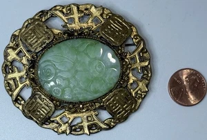 Broche de jadeíta grabado chino vintage patrón floral tallado en tono dorado - Imagen 1 de 10