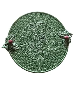 BORDALLO Pinheiro Majolica Green Round Plate Platter Strawberries Portugal 14.5” - Picture 1 of 6