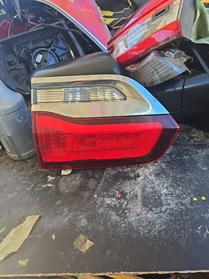 Luz trasera derecha Jeep Grand Cherokee 2014-2019 - P68110046AD Foto 1 de 2
