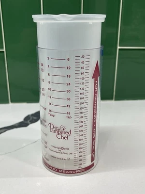 Pampered Chef Measure-All Large 2 Cup Wet Dry Liquid Solid Measuring Cup - Image 1 of 3