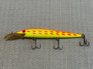 90s Rebel Fastrac 5" Deep Diver Crankbait — "Fire Tiger" Orange & Yellow - Bild 1 von 5