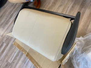 Neu Human Touch HT-100 Massagesessel Fußstütze Waden- und Fußmassagegerät Original-Zubehör-Hersteller - Knochen - Bild 1 von 4