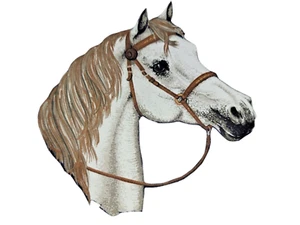 Cabeza de caballo blanca con brida de hierro en parche orientado a la derecha 6,25" x 6" nueva - Imagen 1 de 4