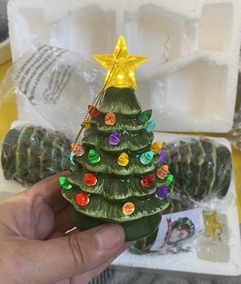 Juego de 4 árboles iluminados Mr. Christmas cerámica a pilas nuevos en embalaje Foto 1 de 4