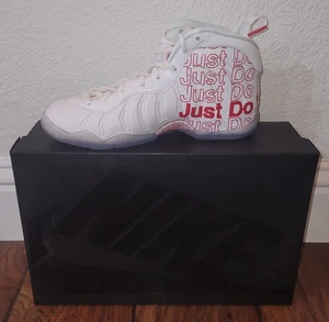 Zapato Derecho Solo Nike Little Posite One KSA GS Blanco/Rojo Universitario Juvenil Talla 4Y - Imagen 1 de 9