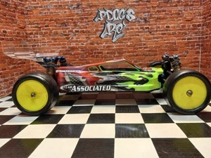 Team Associated B64d 4wd ROLLER W/jconcepts CUSTOM PAINTED BODY - Picture 1 of 19