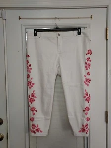 INC PLUS SIZE 20W WHITE/PINK 🩷🤍🩷 FLORAL EMBROIDERY CAPRI 🌷 - Picture 1 of 7