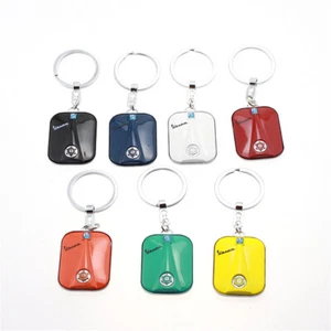 Piaggio Vespa Schlüsselanhänger massiv Metall Beinschild 12 Farben mit/ohne Box - Bild 1 von 33