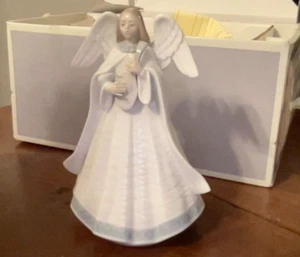 Vintage Lladro Figurine. Angel. #85F. 7 1/2" Tall. - Picture 1 of 7
