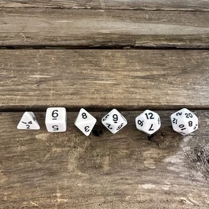 Juego de 6 dados poliédricos para juego de mesa para mazmorras y dragones blancos - Imagen 1 de 6