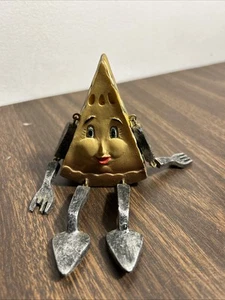 WMG Anthropomorphic Face Shelf Sitter Apple Pie Food Dessert Theme Silverware - Picture 1 of 5