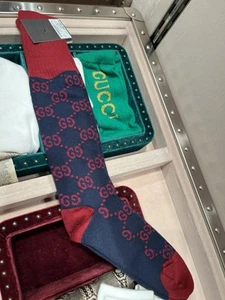 NWT Gucci Men’s Interlocking G Long Socks Navy & Maroon Size L 12/ 26-28 cm $270 - Picture 1 of 10