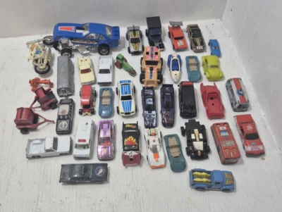 Large Lot of Vintage Die Cast Cars Hot Wheels/Matchbox/Aurora/Tin Toy/Tootsie - Image 1 of 4