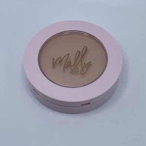 Base en polvo iluminadora borrosa piel Mally Soft As Silk JUSTA 0,28 oz nueva sin caja - Imagen 1 de 3