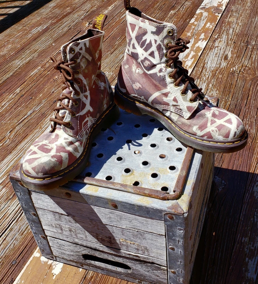 Dr Martens Doc Martens Union Jack Canvas Boots UK7 US9 EUC - Image 1 of 4