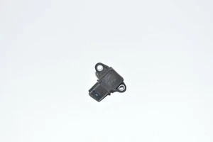 BMW F82 M4 F20 F21 E90 E91 F30 F31 F10 F11 Pressure Sensor 7599042 - Picture 1 of 4