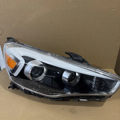 Faro lateral derecho pasajero Kia Cadenza 2014-2016 xenón HID Foto 1 de 4