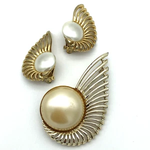 Sarah Coventry Pearl Flight Brooch Earrings Set 1957 - Picture 1 of 12