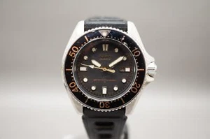 Vintage 1980 Seiko 2625-0010 Midsize 33mm Black Dial Diver Quartz Watch - Picture 1 of 15