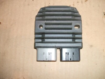 2004 Yamaha RX1 ER Rectifier and Regulator Assembly, P/N 5JW-81960-00-00 - Imagem 1 de 3