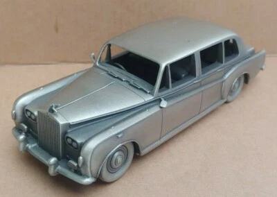 The Danbury Mint 1968 Phantom VI Rolls Royce 1:43 Scale Pewter Model Car  - Image 1 of 2