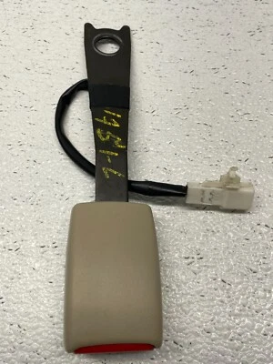 Conjunto de hebilla de cinturón de seguridad delantero derecho Toyota Avalon 2000-2004 OEM Foto 1 de 4