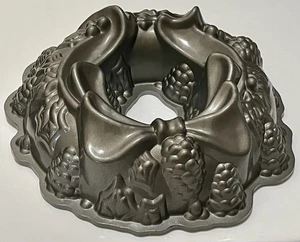 Nordic Ware 3D Holiday Wreath Bundt Cake Baking Pan 9 Cups 2.1 Liters - Picture 1 of 19
