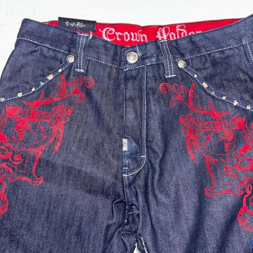 Jeans Vintage | Suporte Coroa Regius Vestio Tamanho 34 Veludo Vermelho e Prata Hardware - Imagem 1 de 4
