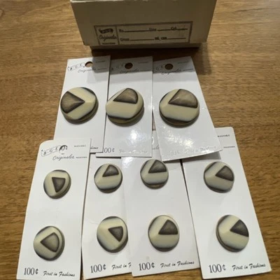 Gorgeous BGE Originales Buttons 3 Lg 8 Sm. Made in Holland Vintage With Org. Box - Image 1 of 4
