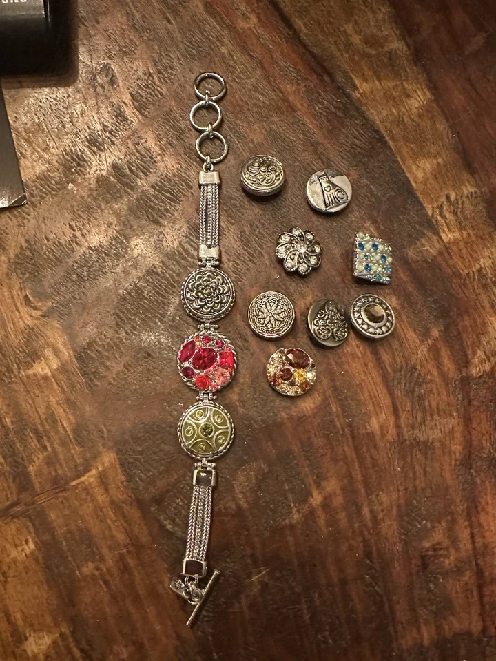 PULSERA GINGERSNAPS TOGGLE con 9 dijes a presión Foto 1 de 4