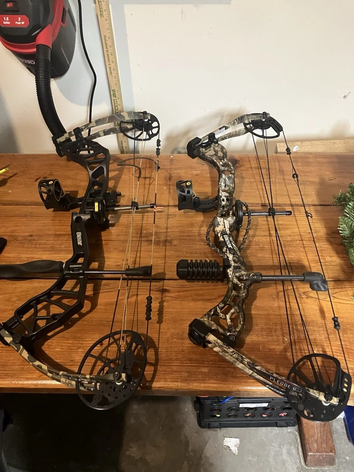Bear Compound Bow - Image 1 of 4