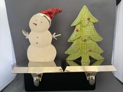 Lote de 2 Medias de Navidad Esmalte Metal 3D Árbol ~ Muñeco de Nieve Usado en Excelente Condición Foto 1 de 4