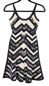 Vestido HERVE LEGER Azul, Marfil y Multi Rayas Vendaje Tejido Acampanado AGOSTO XXS 2XS - Imagen 1 de 7